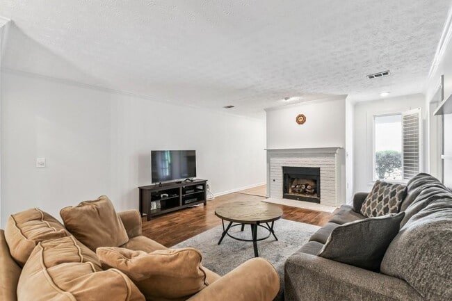 Building Photo - 19 Normandy Ct NE