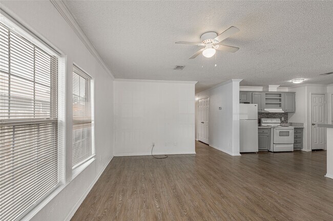 Building Photo - 145 Varsity Drive