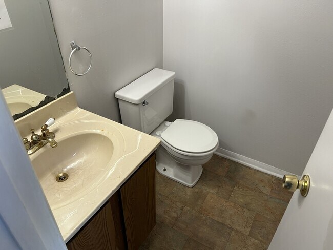 Building Photo - 3615 N Crestview Dr NW