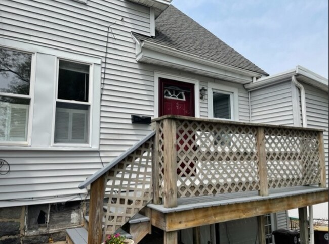 Building Photo - 158 Bridge St