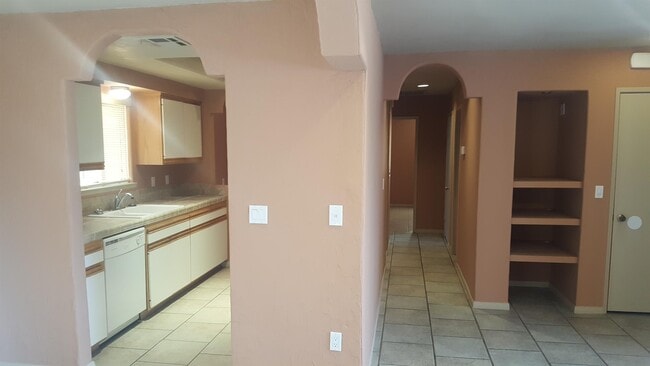 Building Photo - 3906 Balsa Ave