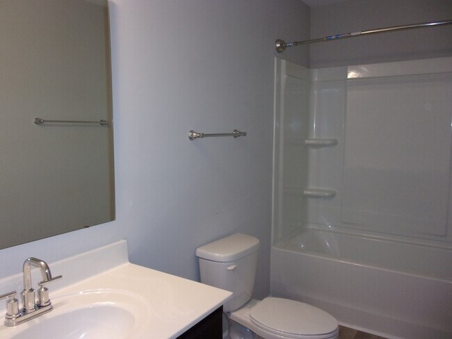 Building Photo - 2826 Capitol Dr