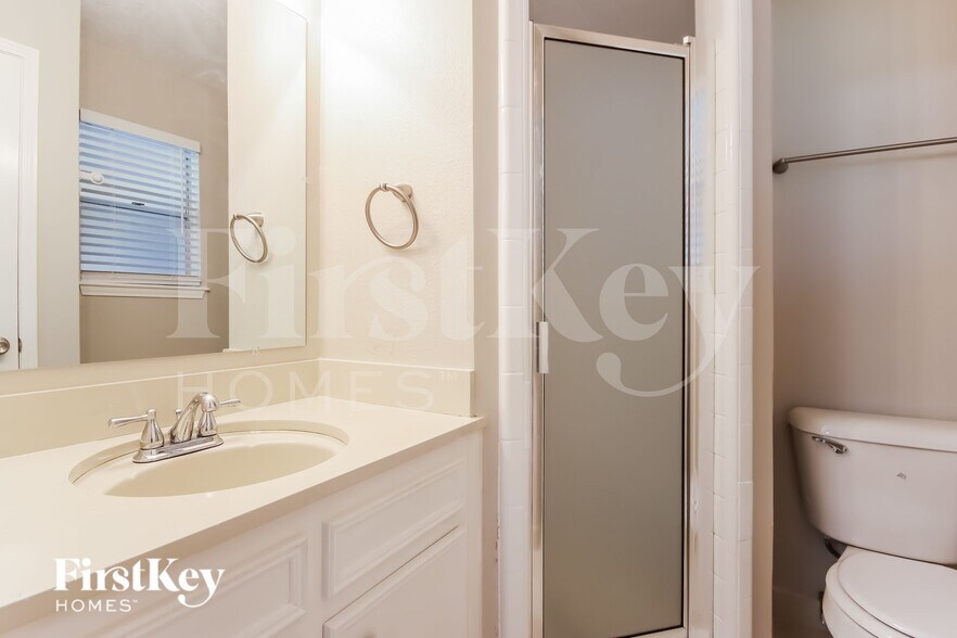 Building Photo - 3804 Canterbury Dr