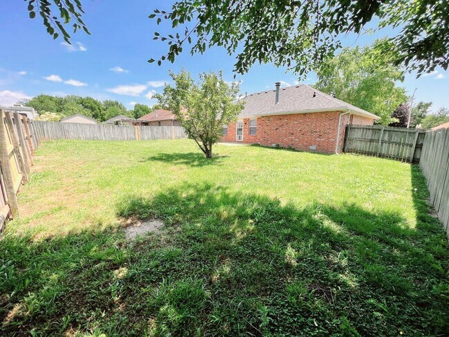 Building Photo - Great Southwest Location - Kickapoo, Chero...