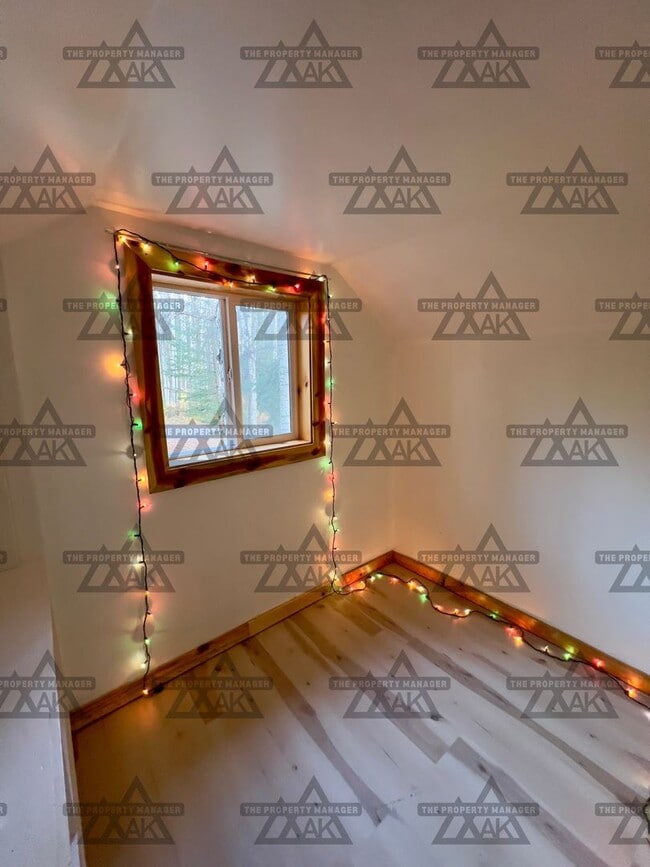 Building Photo - Cozy 1-Bedroom Loft Home with Office & Covered Deck/Sorry no pets