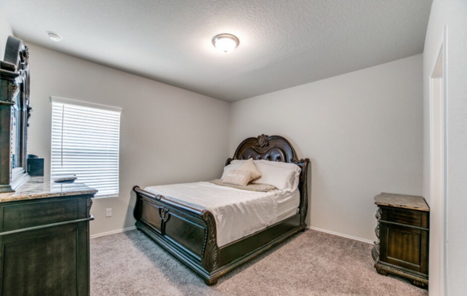 Building Photo - 12811 Lucas Ridge Dr