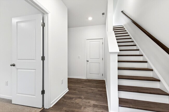 Building Photo - Horton Park Gem: Spacious 4-Bed, 3.5-Bath Townhome