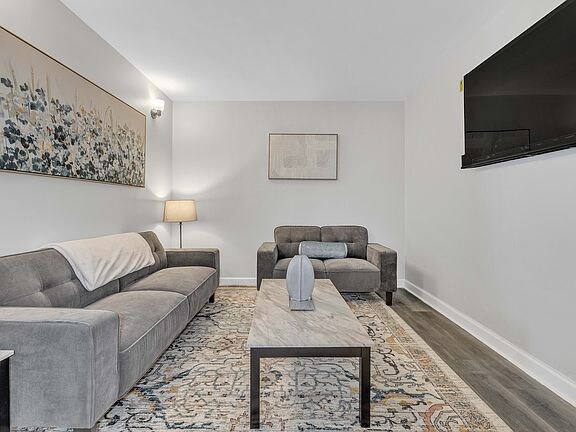 Building Photo - 7 Division St