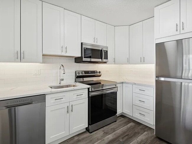 Building Photo - 111 W Maple St