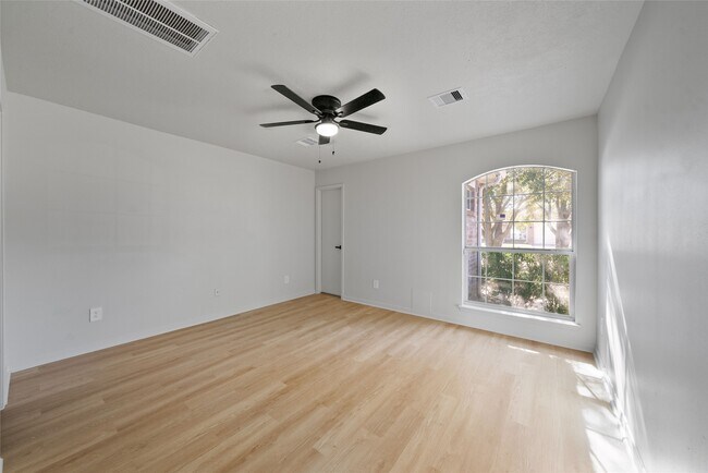 Building Photo - 5203 Panay Park Dr