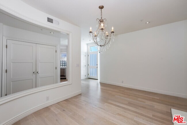 Building Photo - 3019 3rd St
