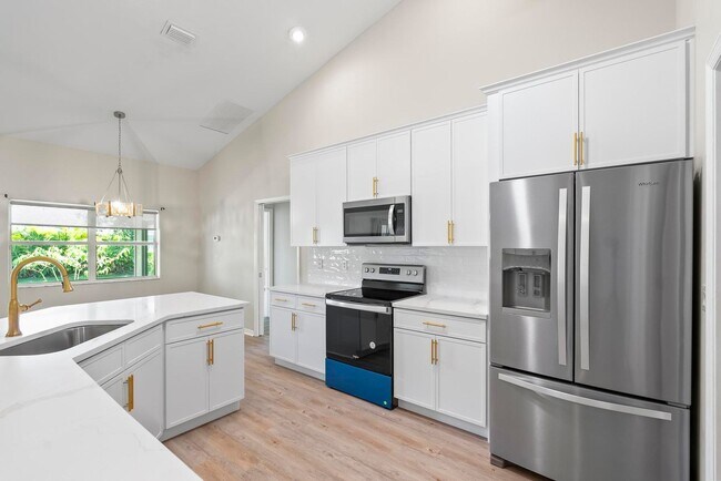 Building Photo - 24 Lakecliff Dr