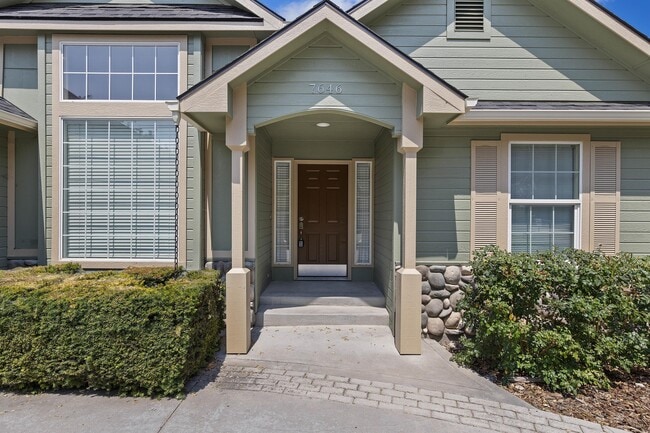 Building Photo - 7646 Cypress Ln