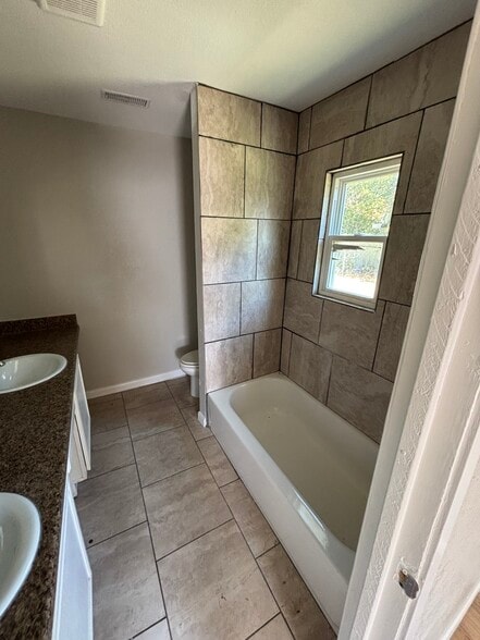 Building Photo - 1314 Dewberry St