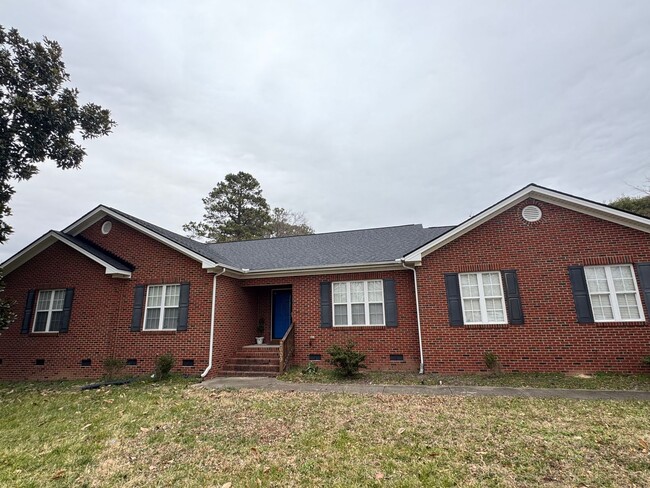 Building Photo - 3 Bedroom |  2.5 Bathroom Raleigh Home wit...