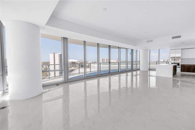 Building Photo - 400 Central Ave