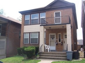 Building Photo - Great 2nd Floor Duplex in Squirrel Hill