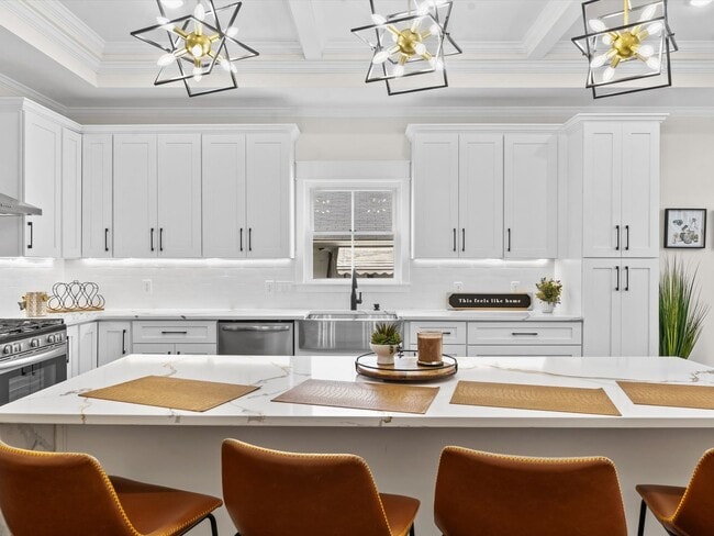 Building Photo - Modern Luxury Meets Everyday Comfort in Th...