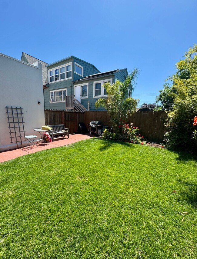 Building Photo - 5715 Genoa St