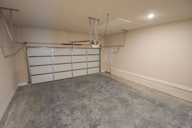 Building Photo - NOW LEASING