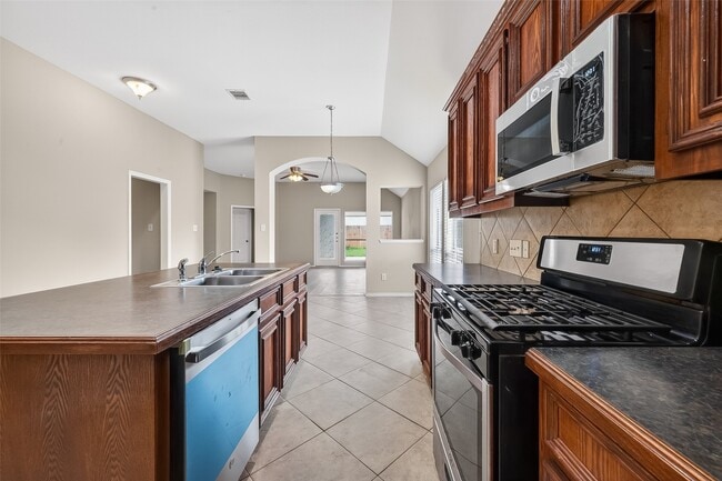 Building Photo - 2114 Thorn Berry Creek Ln