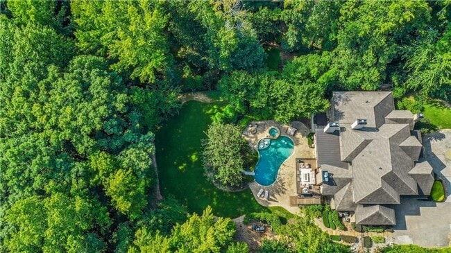 Building Photo - 5265 Peachtree Dunwoody Rd NE