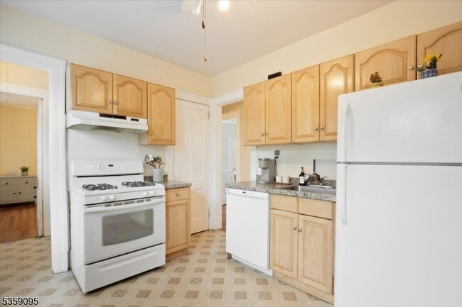 Building Photo - 13 Jacobus Ave