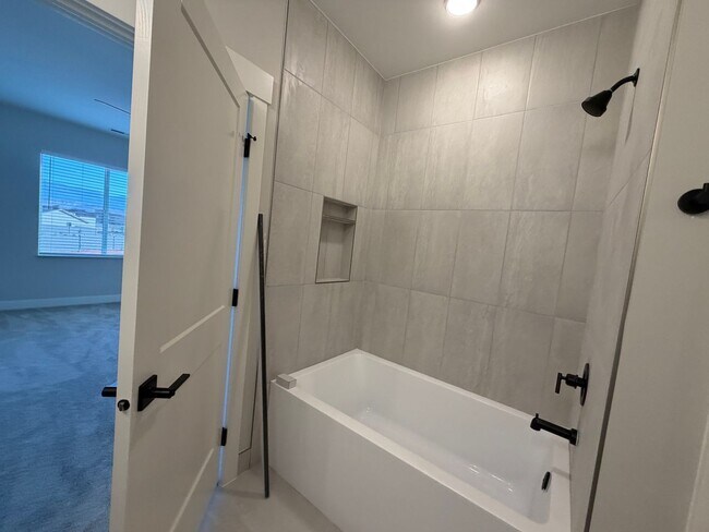 Building Photo - 618 Hemsworth Ln