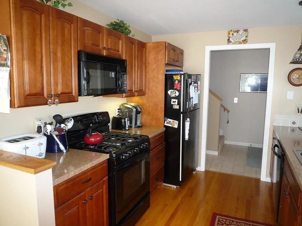Kitchen - 33 Water St