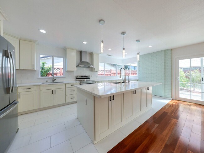 Building Photo - 3104 San Andreas Dr