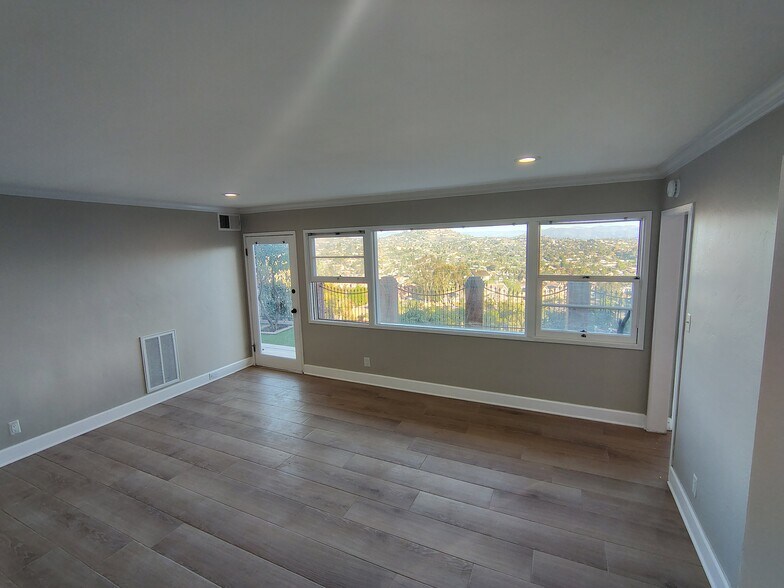 Building Photo - 4343 Valle Dr