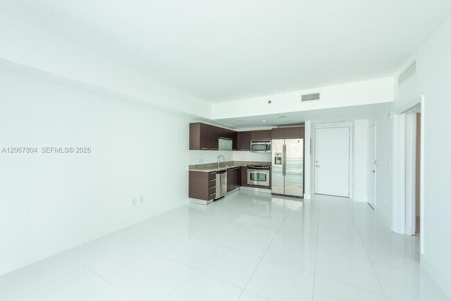 Building Photo - 950 Brickell Bay Dr