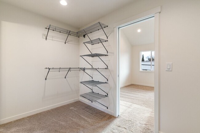 Building Photo - Halleck Townhomes Triplex