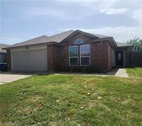Building Photo - 2012 Cottonwood Dr