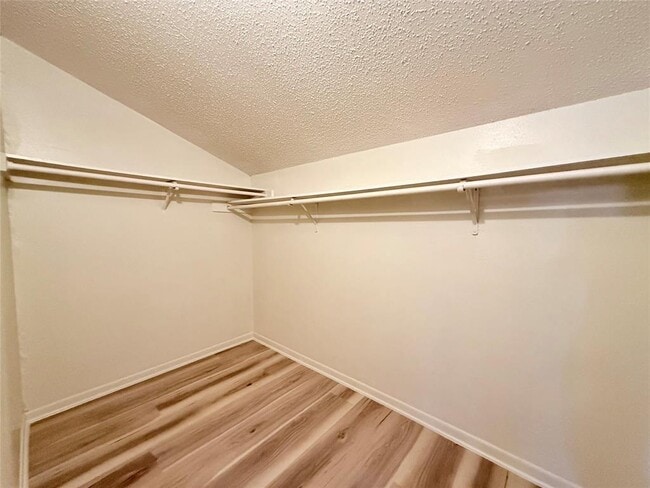 Building Photo - 104 Verna Spur