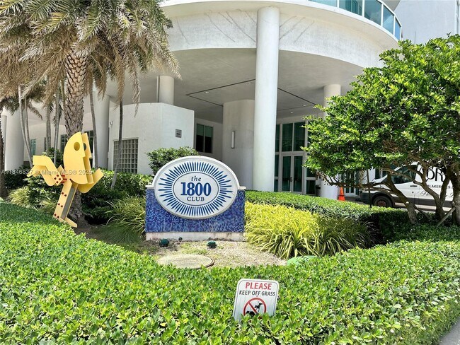 Building Photo - 1800 N Bayshore Dr