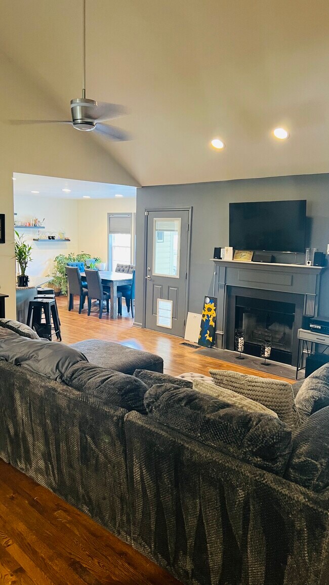 Open Living Room/Eat In Kitchen - 159 Brookview Cir