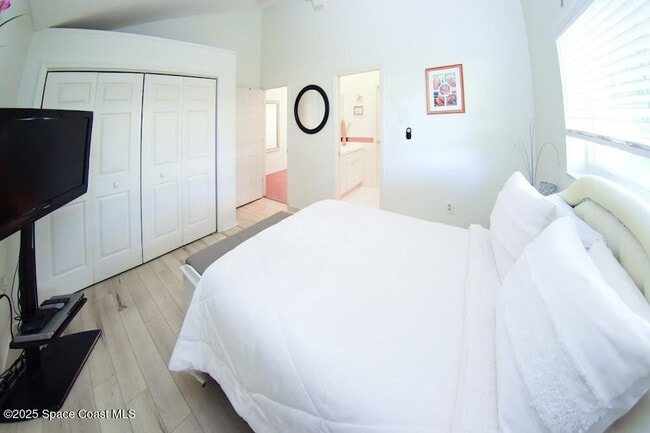 Building Photo - 101 Island Grove Dr