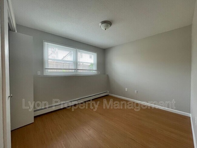 Building Photo - 235 Weeden St