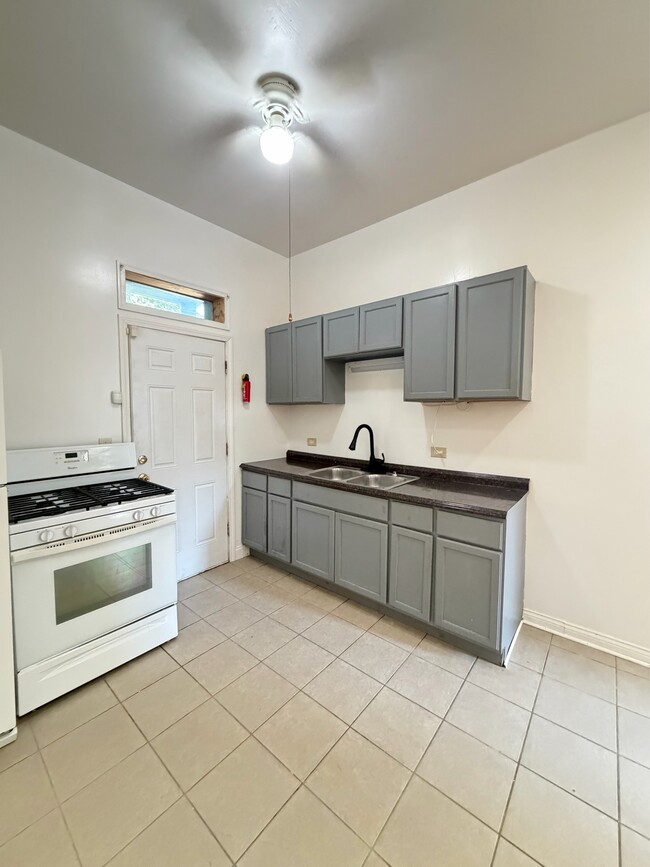 Building Photo - 7836 S Emerald Ave
