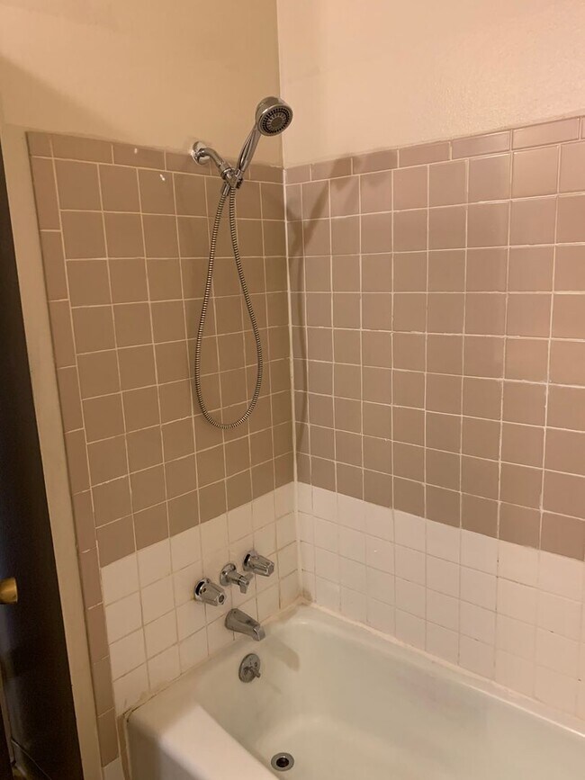 Building Photo - 3 Bed, 1.5 Bath Duplex in Central Fort Collins!