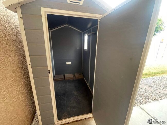 Building Photo - 9027 E 31st Ln