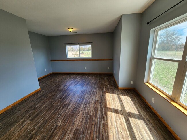 Building Photo - New price! Enjoy country living and seclus...