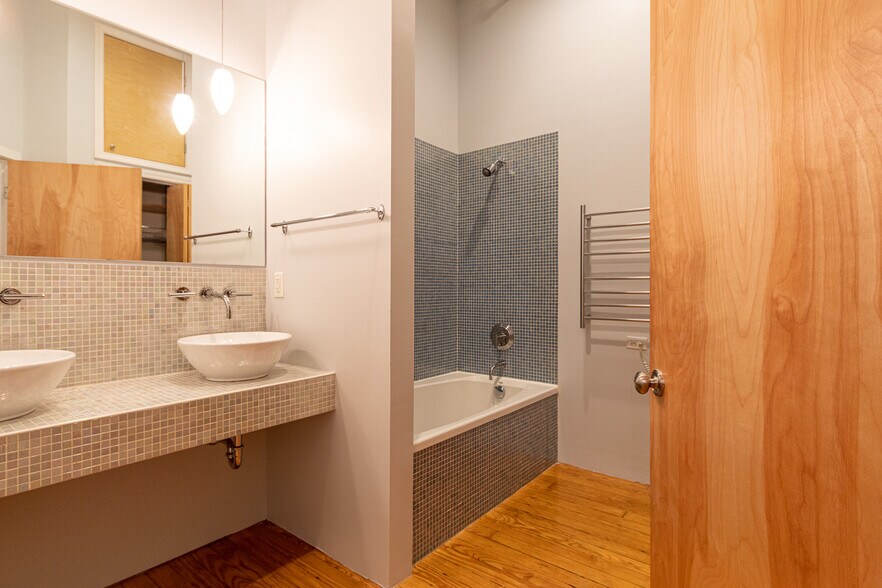 Building Photo - 2401 S 12th St