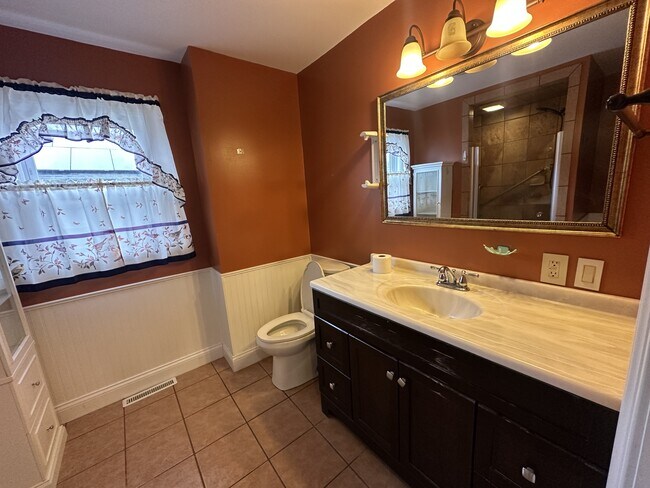 Building Photo - 940 Lindbergh Ave