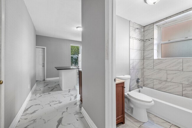 Building Photo - 4922-24 Wise