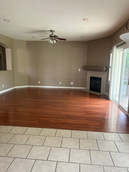 Building Photo - 3895 Oakview Ct