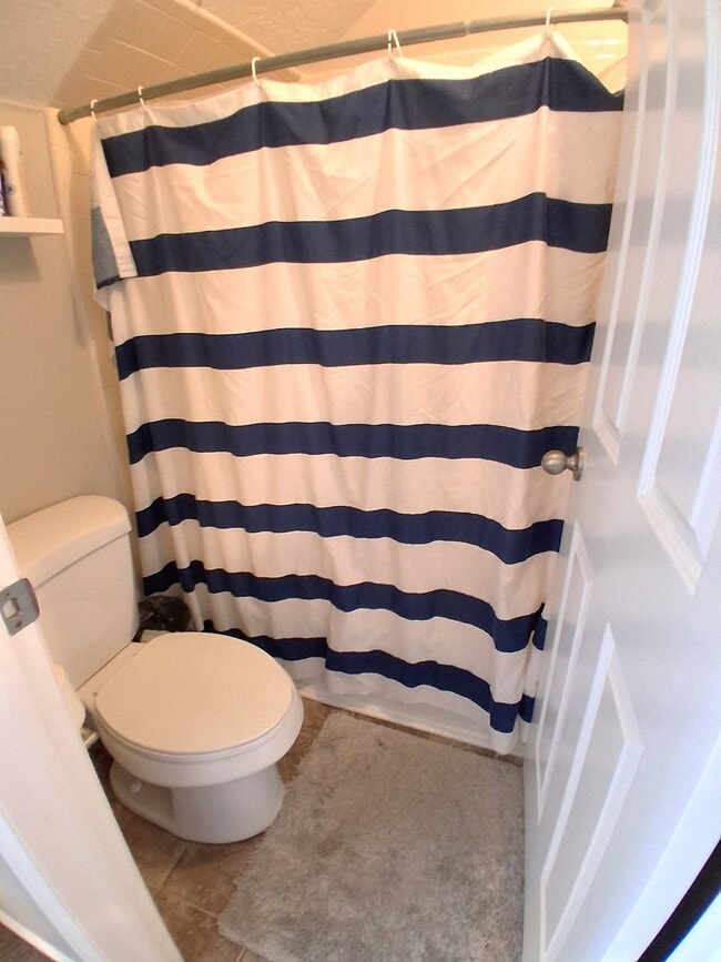 Building Photo - 986 900 E