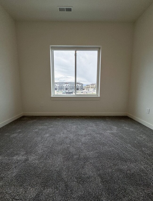 Building Photo - BRAND NEW Pet Friendly 1 bed/ 1 bath apart...