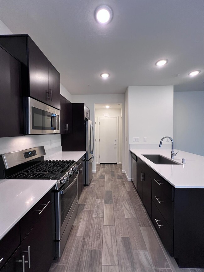 Building Photo - 1918 Oak Ln